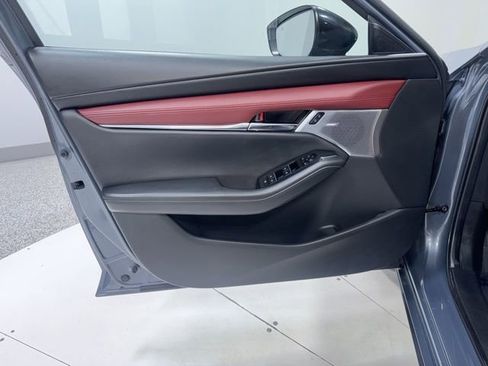 Used 2022 MAZDA MAZDA3 s image 11