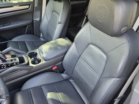 Used 2023 Porsche Cayenne Platinum Edition AWD/4WD image 12