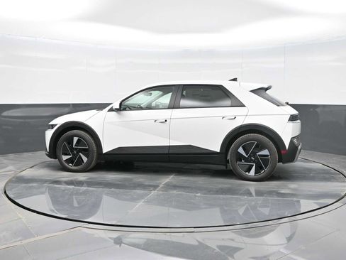 New 2025 Hyundai Ioniq 5 SE image 5