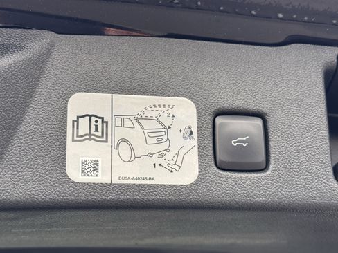 Used 2020 Ford Escape Titanium AWD/4WD image 35