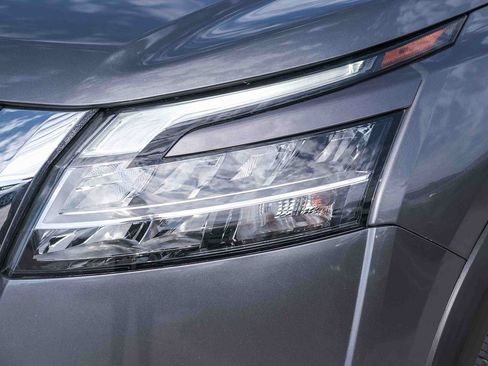 Used 2022 Nissan Pathfinder Platinum w/ Lighting Package (N92) FWD image 12