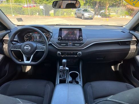 Used 2024 Nissan Altima 2.5 SV FWD image 11