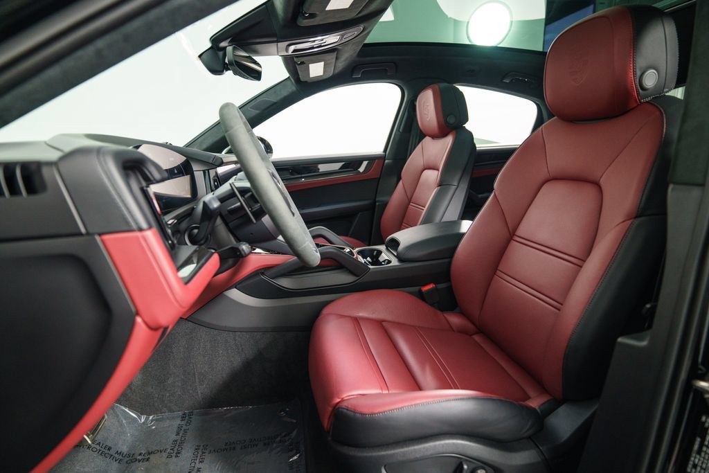 Certified 2026 Porsche Cayenne GTS AWD/4WD image 5