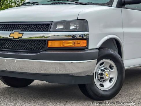 Used 2025 Chevrolet Express 3500 LT w/ LT Preferred Equipment Group RWD image 3