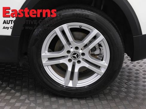 Used 2021 Mercedes-Benz GLB 250 4MATIC w/ Premium Package image 33