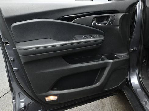 Used 2020 Honda Pilot Touring image 10