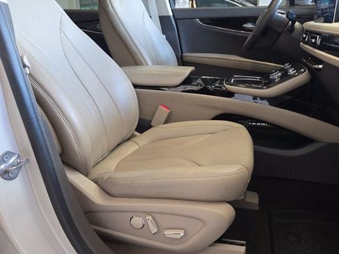 Used 2023 Lincoln Nautilus Reserve AWD/4WD image 3