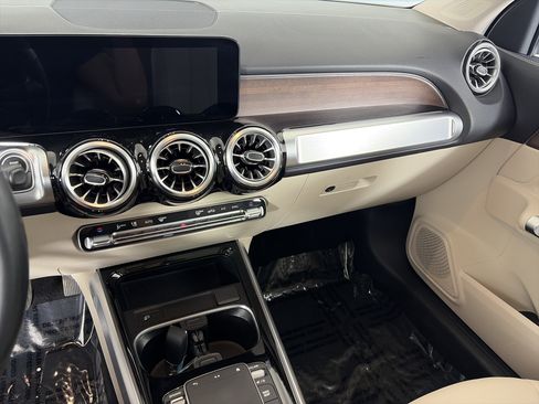 Certified 2022 Mercedes-Benz GLB 250 4MATIC image 4