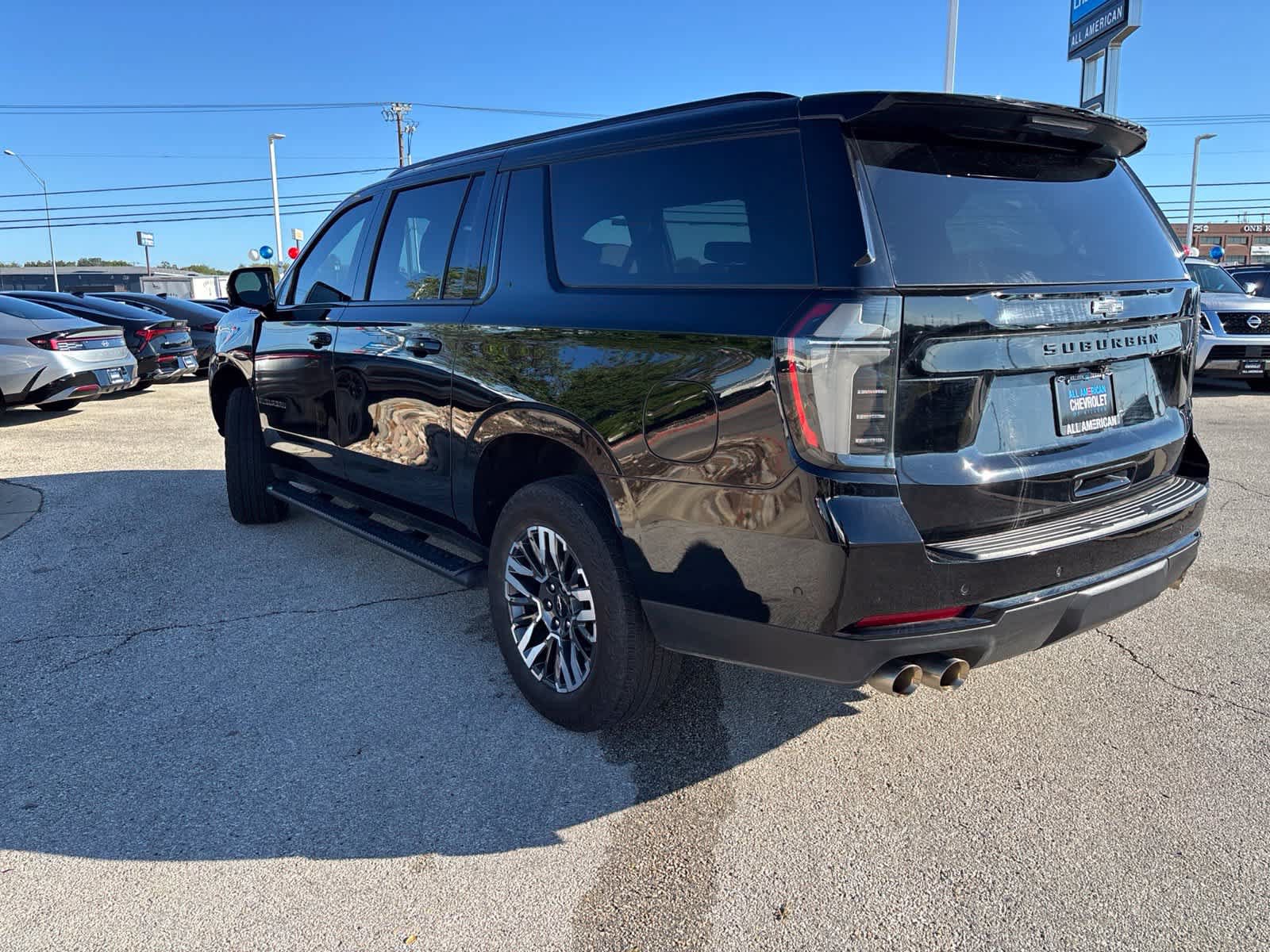 Used 2025 Chevrolet Suburban Z71 w/ Comfort Package AWD/4WD image 8