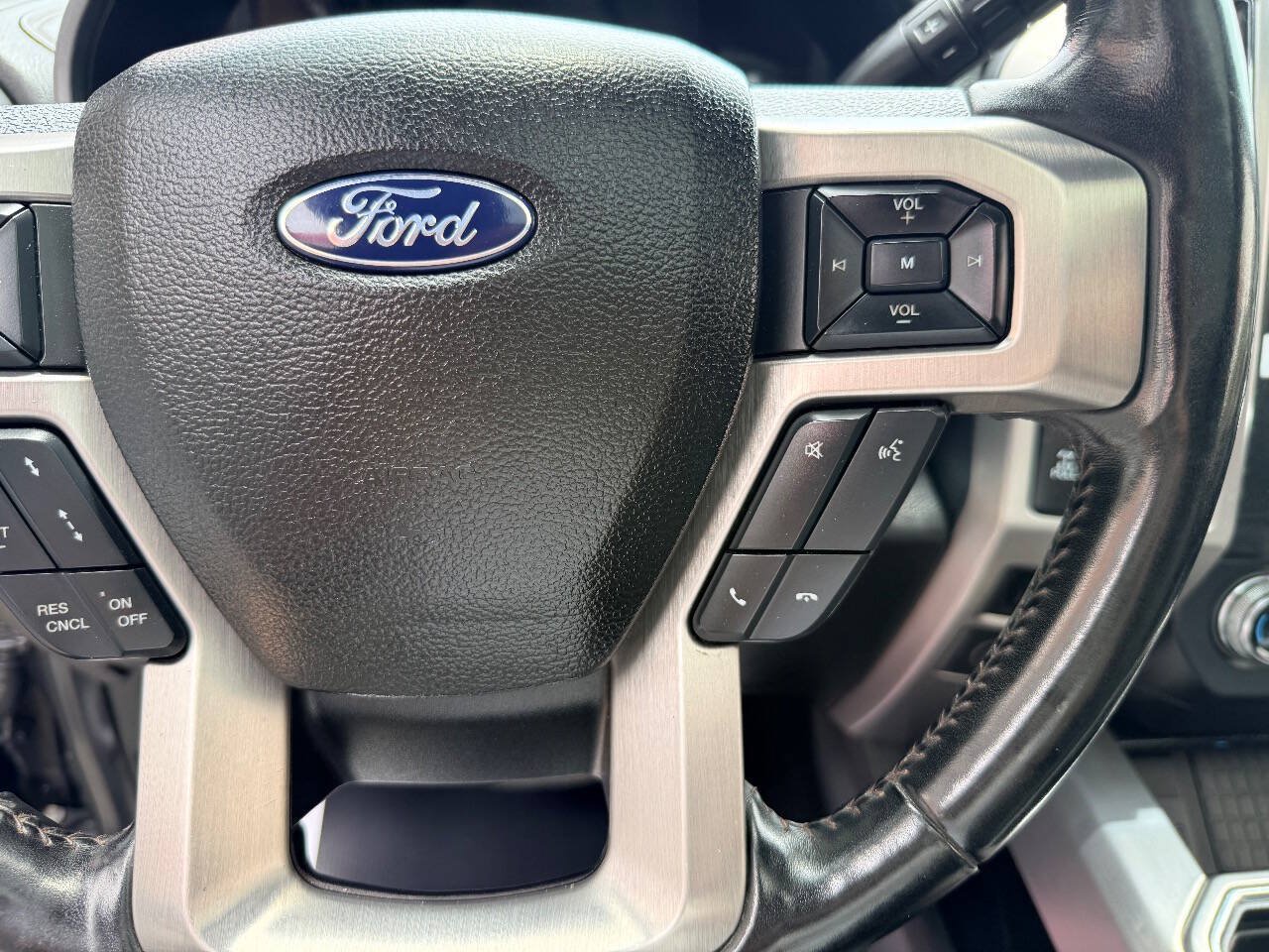 Used 2020 Ford F250 Platinum w/ FX4 Off-Road Package AWD/4WD image 24