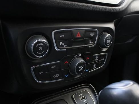 Used 2021 Jeep Compass Limited w/ Sun and Sound Group AWD/4WD image 18