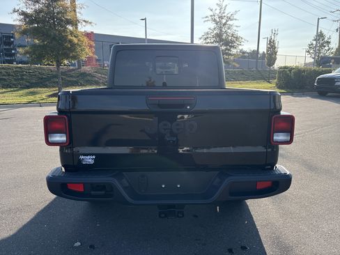 Certified 2023 Jeep Gladiator Willys image 8