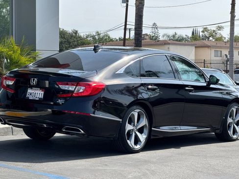 Used 2019 Honda Accord Touring image 5