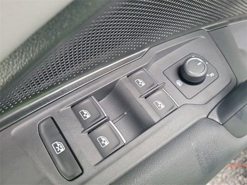 New 2026 Volkswagen Tiguan SE image 23