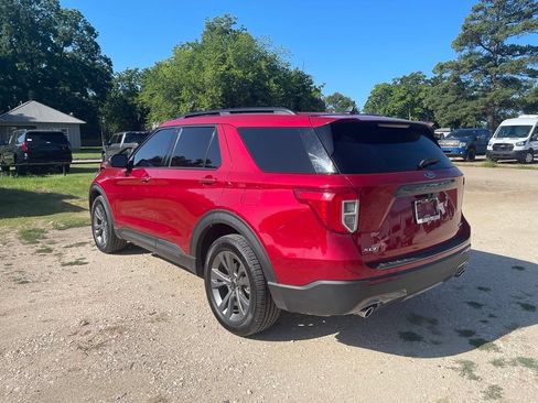 Used 2021 Ford Explorer XLT w/ Equipment Group 202A AWD/4WD image 3