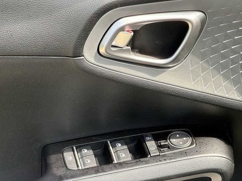 Used 2022 Kia Soul LX FWD image 14