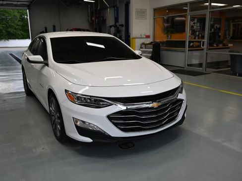 Used 2024 Chevrolet Malibu LT FWD image 3
