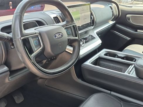 Used 2025 Ford Expedition Platinum AWD/4WD image 7