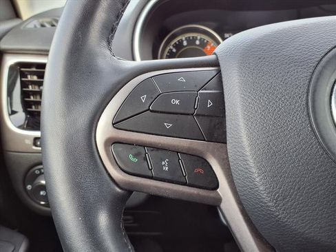 Used 2020 Jeep Cherokee Limited image 16