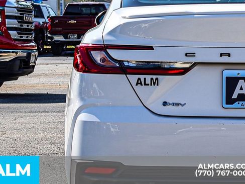 Used 2025 Toyota Camry SE image 13