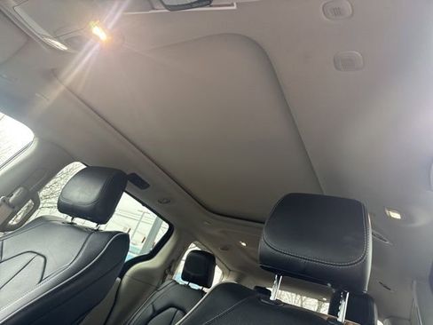 Used 2023 Chrysler Pacifica Limited image 19