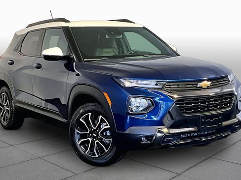 Used 2022 Chevrolet TrailBlazer ACTIV w/ Technology Package AWD/4WD image 3