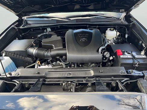 Used 2023 Toyota Tacoma TRD Off-Road image 16