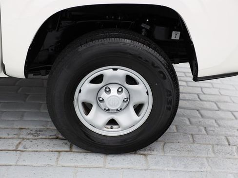 Used 2022 Toyota Tacoma SR image 39