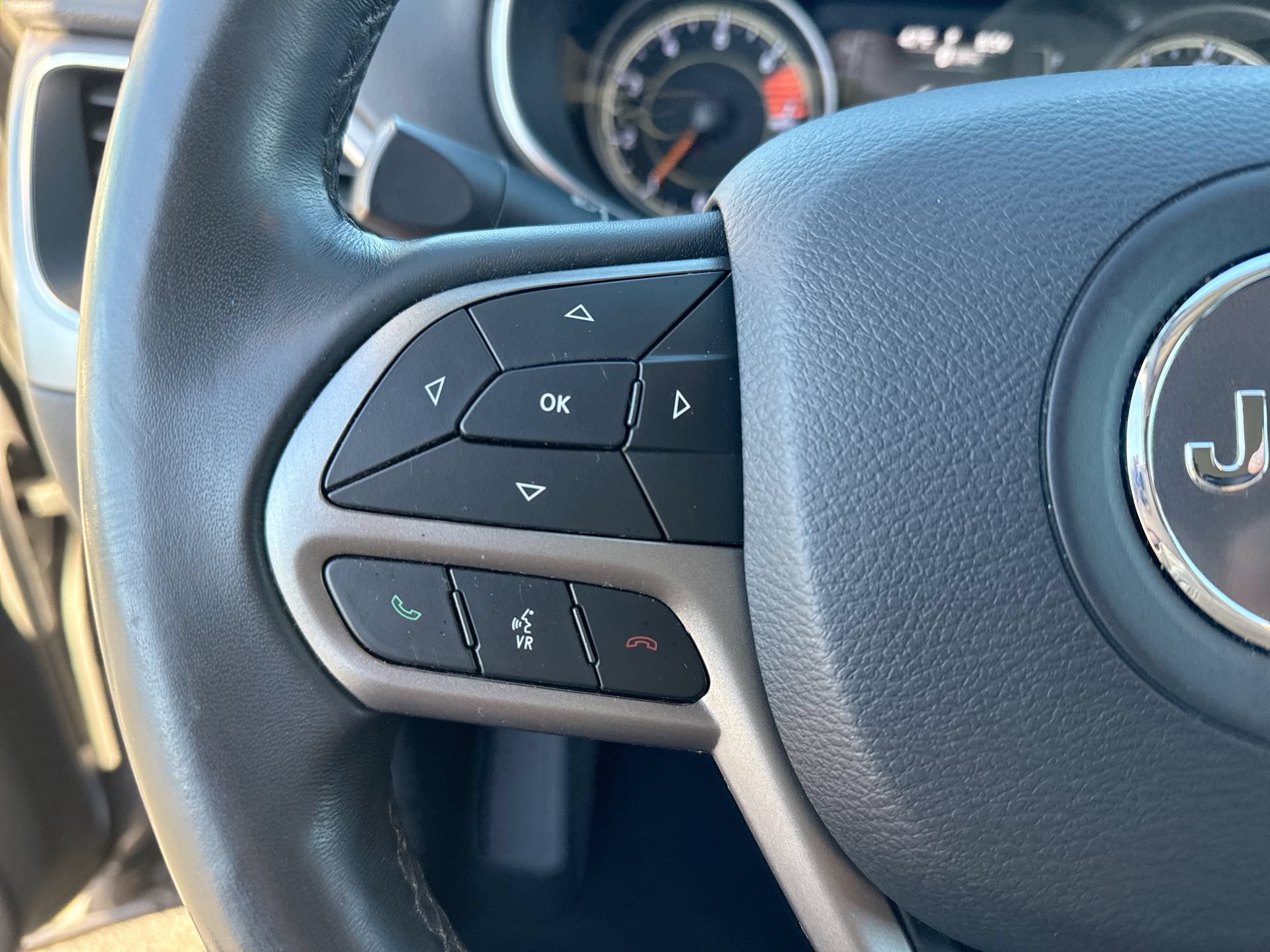 Used 2019 Jeep Cherokee Latitude Plus FWD image 10