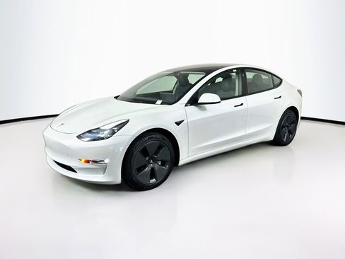 Used 2023 Tesla Model 3 Standard Range RWD image 3