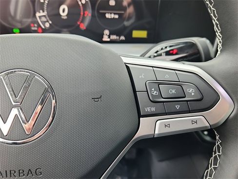 New 2026 Volkswagen Tiguan SE image 12