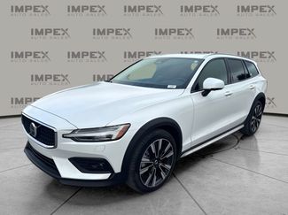 Used 2025 Volvo V60 B5 Cross Country Ultra AWD/4WD video 1