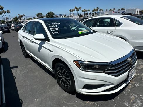 Used 2019 Volkswagen Jetta SEL FWD image 2