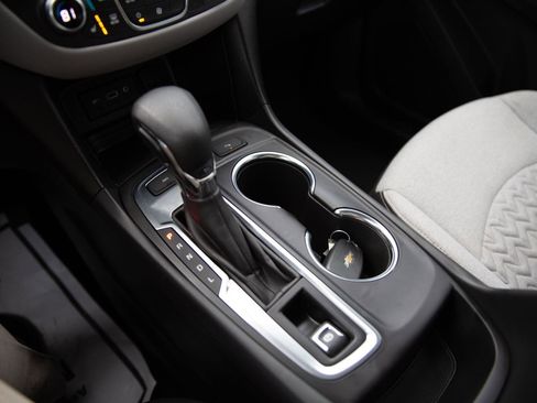 Certified 2023 Chevrolet Equinox LT w/ Driver Convenience Package image 18