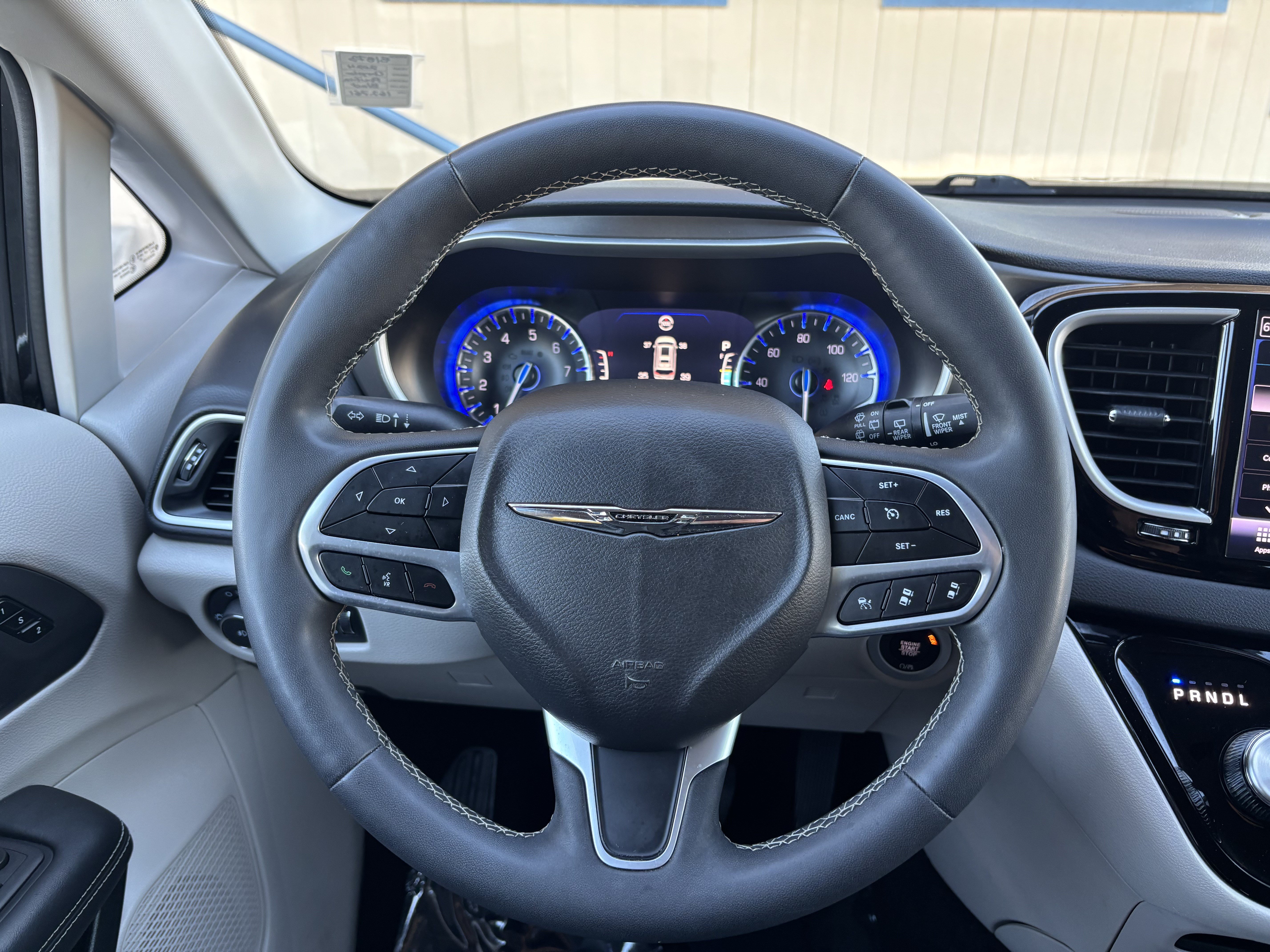 Used 2024 Chrysler Pacifica Touring-L FWD image 15
