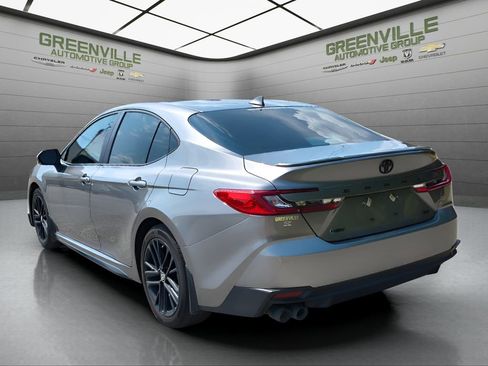 Used 2025 Toyota Camry SE image 5