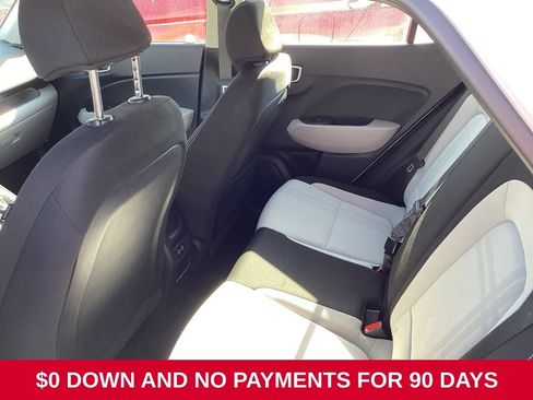 Used 2025 Hyundai Venue SEL FWD image 8