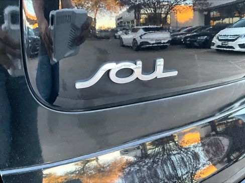 Used 2016 Kia Soul + image 28