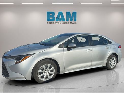 Used 2021 Toyota Corolla LE image 4