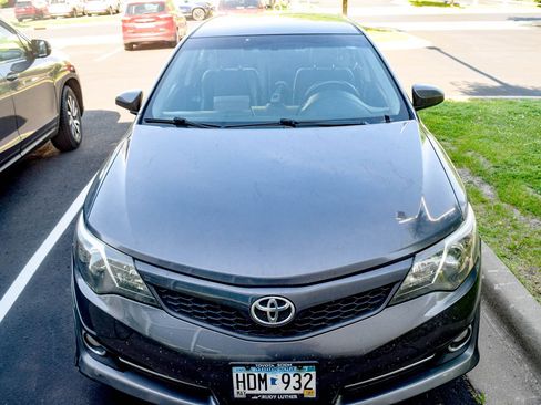 Used 2012 Toyota Camry SE FWD image 3