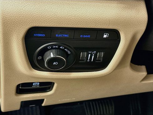 Used 2022 Jeep Grand Cherokee Limited 4xe AWD/4WD image 17