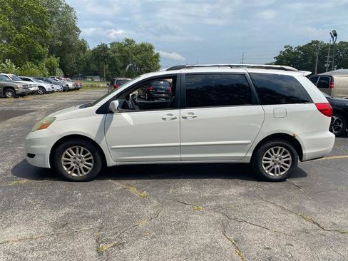 Used 2009 Toyota Sienna XLE w/ Towing Prep Pkg image 2