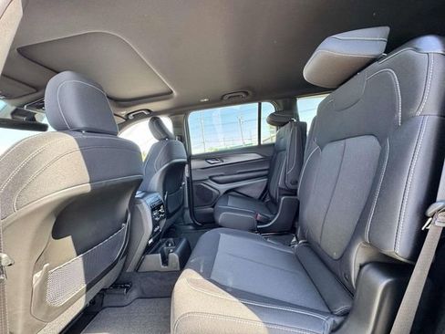 New 2025 Jeep Grand Cherokee L Laredo w/ Luxury Tech Group I AWD/4WD image 18