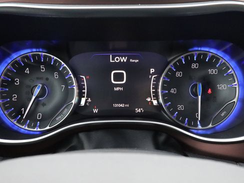 Used 2020 Chrysler Pacifica Limited image 36