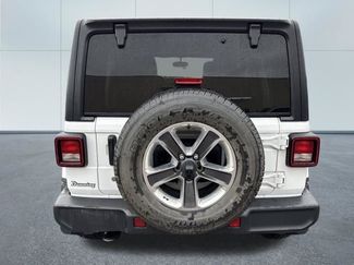 Used 2018 Jeep Wrangler Unlimited Sahara AWD/4WD video 3