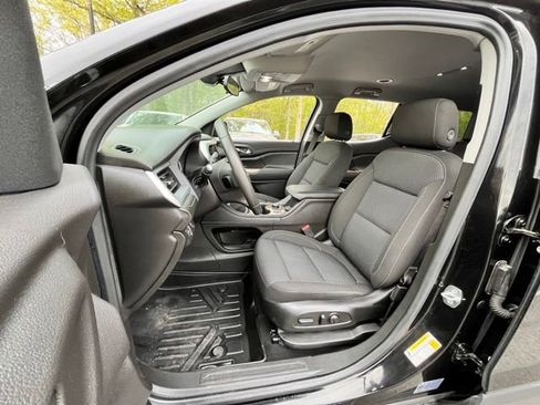 Used 2022 GMC Acadia SLE w/ Driver Convenience Package AWD/4WD image 17