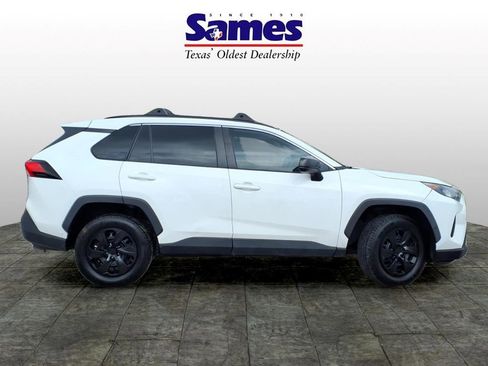 Used 2020 Toyota RAV4 LE FWD image 2