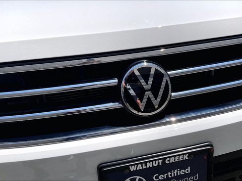 Certified 2022 Volkswagen Tiguan SE w/ Panoramic Sunroof Package AWD/4WD image 30