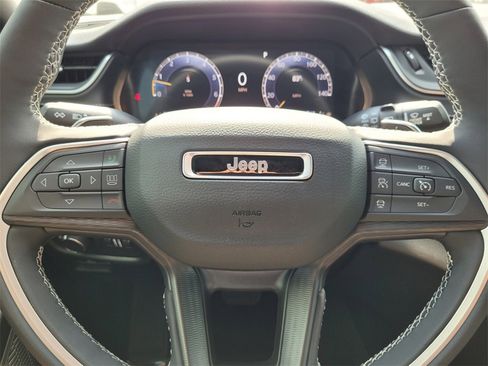 Used 2025 Jeep Grand Cherokee Laredo X w/ Luxury Tech Group I image 34