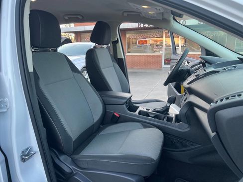 Used 2017 Ford Escape SE image 15